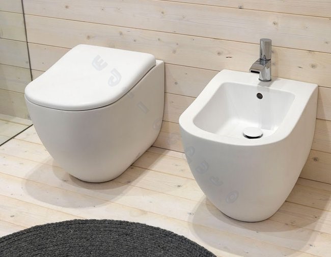 Sanitari bagno fluid water bidet e coprivaso filo muro for Sanitari bagno